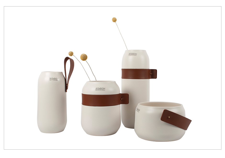 HOOP VASE LOW, White Matt Camel Leather, 15 x 20cm, 2556LH