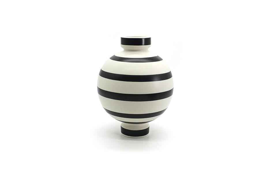 Opulance Ball , White/Black, Ø19x27cm, 735
